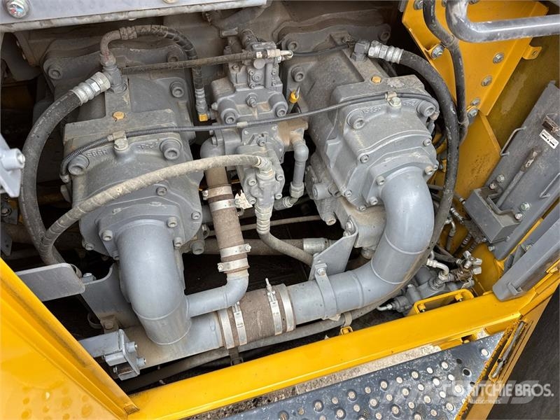 John Deere 870 P-Tier Верижен екскаватор