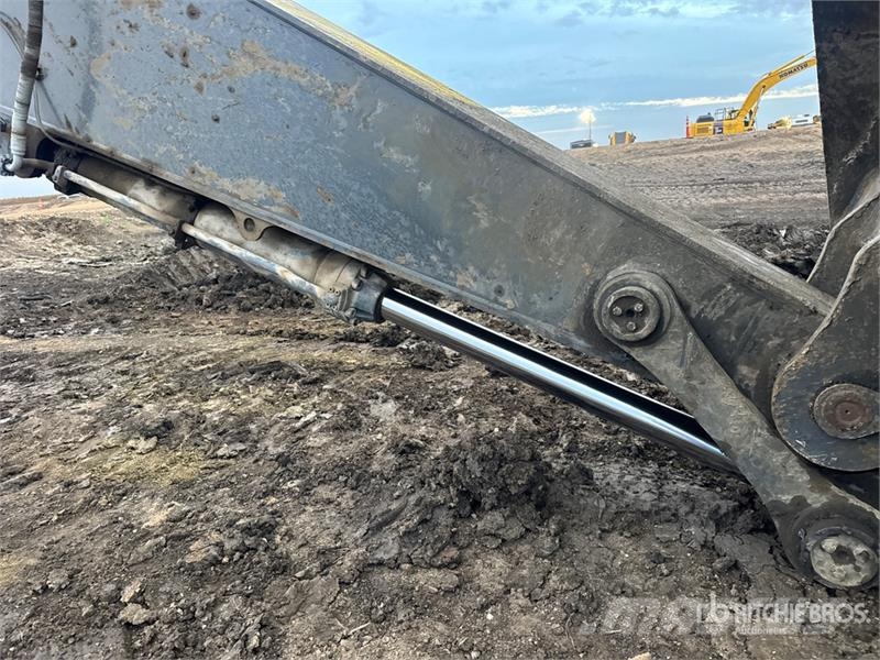 John Deere 870 P-Tier Гусеничні екскаватори