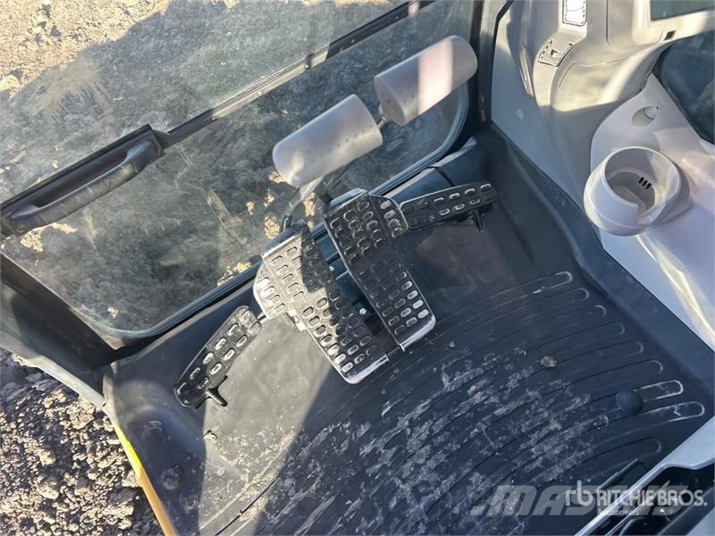 John Deere 870 P-Tier Vikšriniai ekskavatoriai