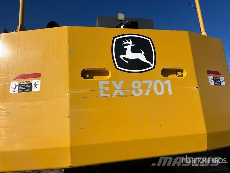 John Deere 870 P-Tier Vikšriniai ekskavatoriai