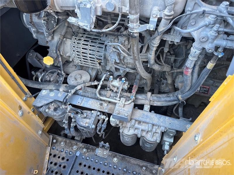 John Deere 870 P-Tier Гусеничні екскаватори