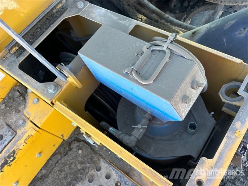 John Deere 870 P-Tier Vikšriniai ekskavatoriai