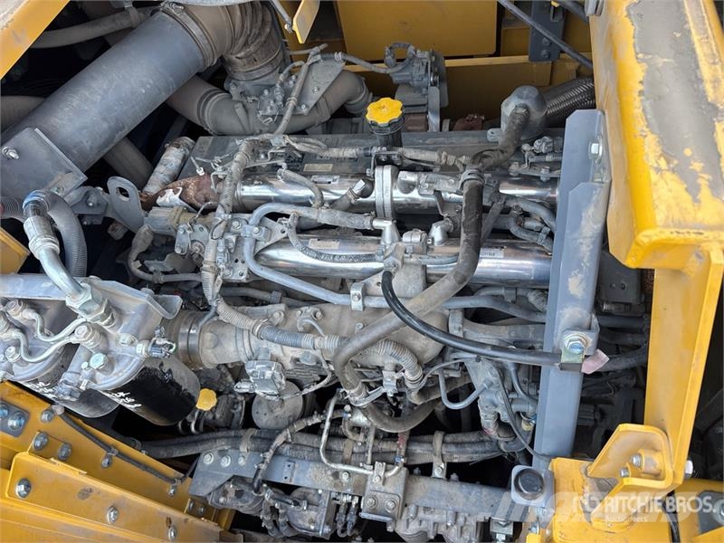 John Deere 870 P-Tier Гусеничні екскаватори