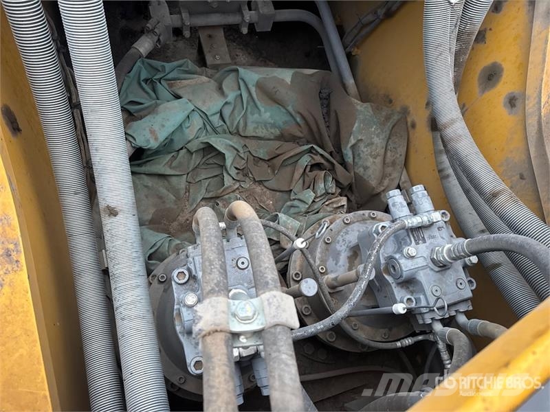 John Deere 870 P-Tier Гусеничні екскаватори