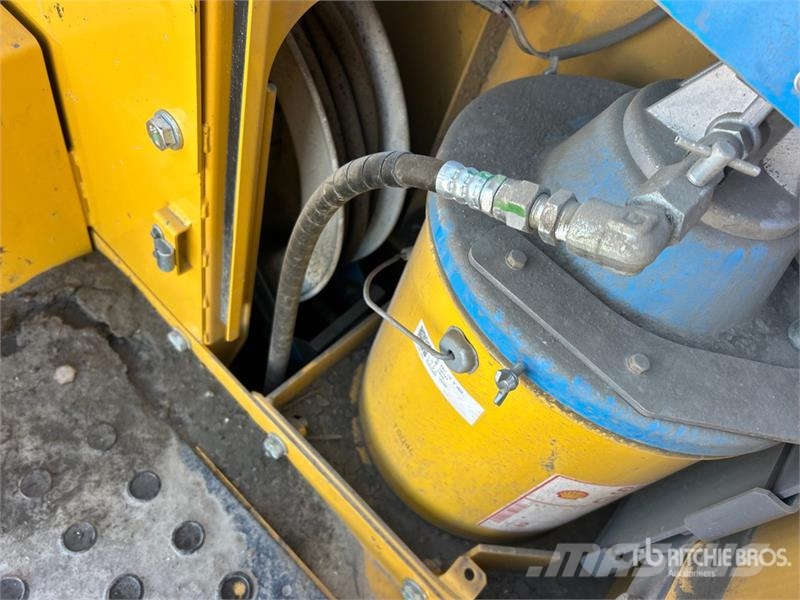John Deere 870 P-Tier Vikšriniai ekskavatoriai