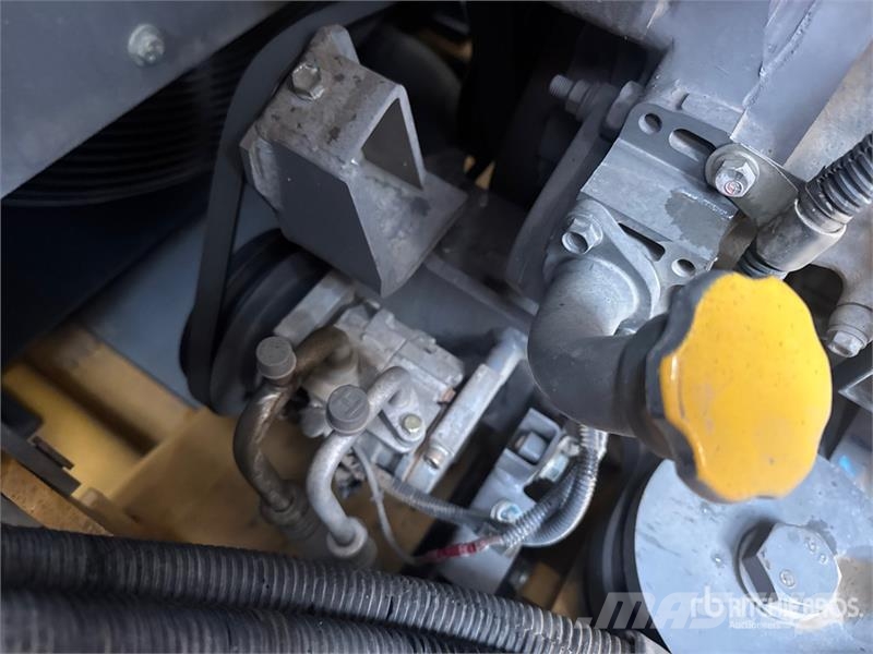 John Deere 870 P-Tier 대형 굴삭기 29톤 이상