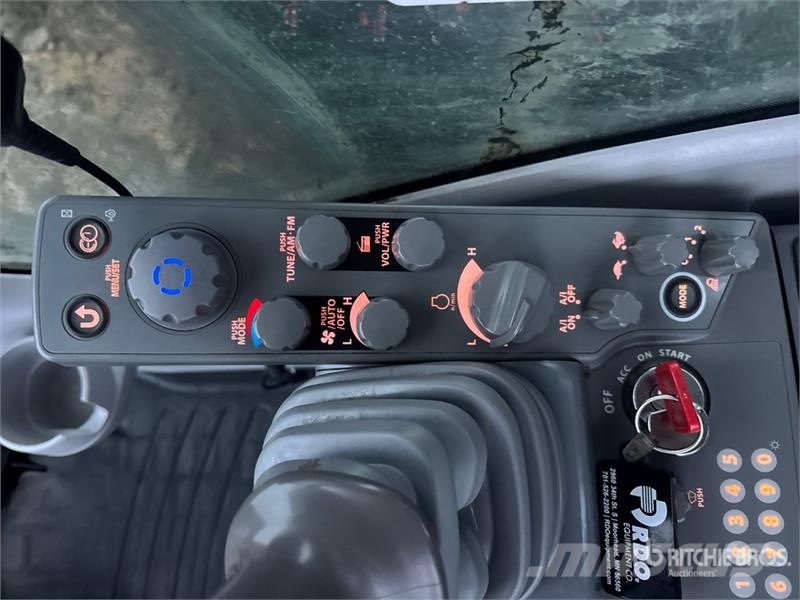 John Deere 870 P-Tier Гусеничні екскаватори