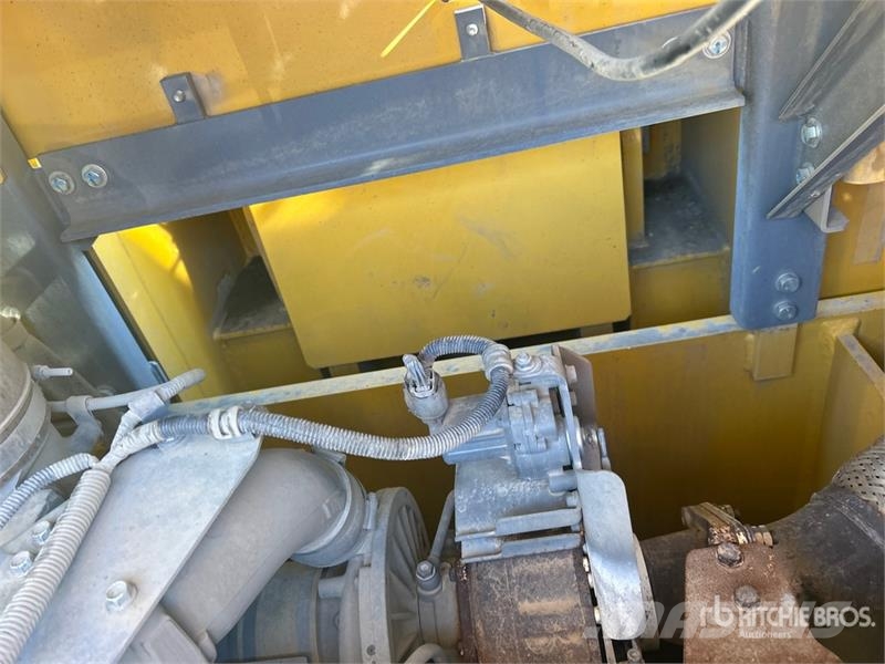 John Deere 870 P-Tier Vikšriniai ekskavatoriai