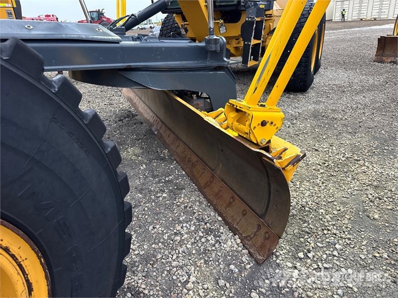 John Deere 872G Tiehöylät