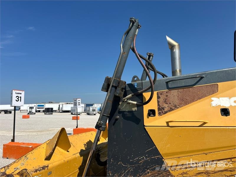 John Deere 950J Crawler dozers
