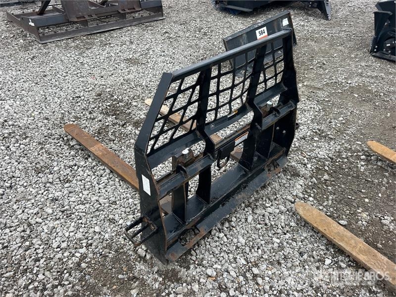 John Deere AT492257 48 in Skid Steer Forks Fourche