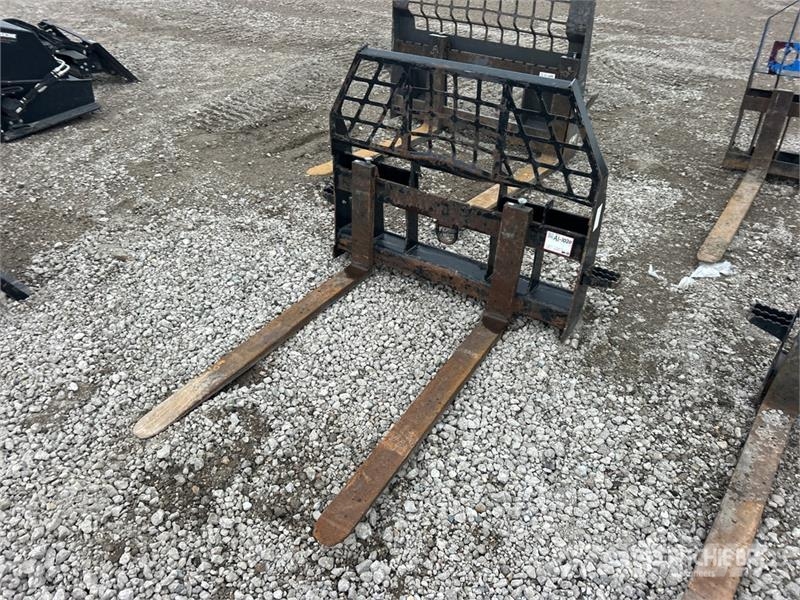 John Deere AT492257 48 in Skid Steer Forks Fourche