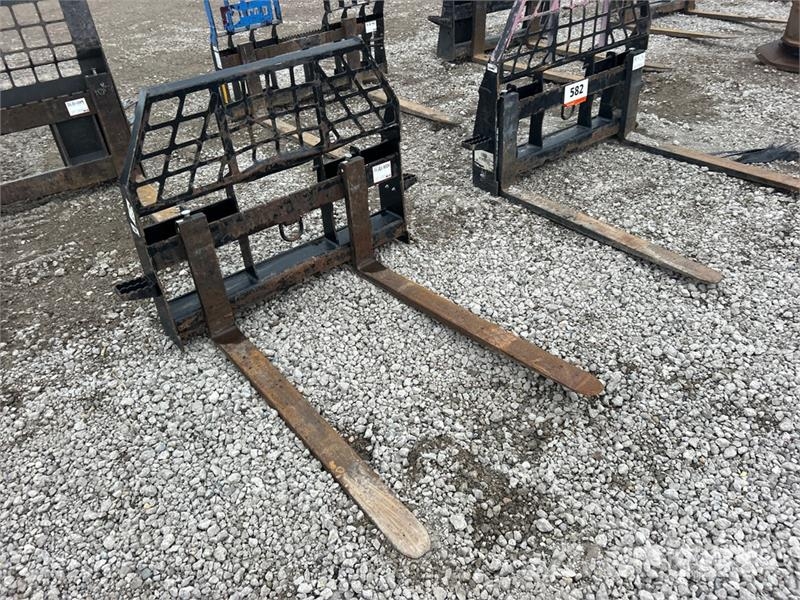 John Deere AT492257 48 in Skid Steer Forks Fourche