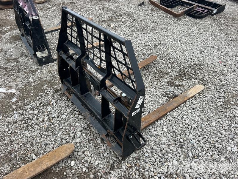John Deere AT492257 48 in Skid Steer Forks Fourche