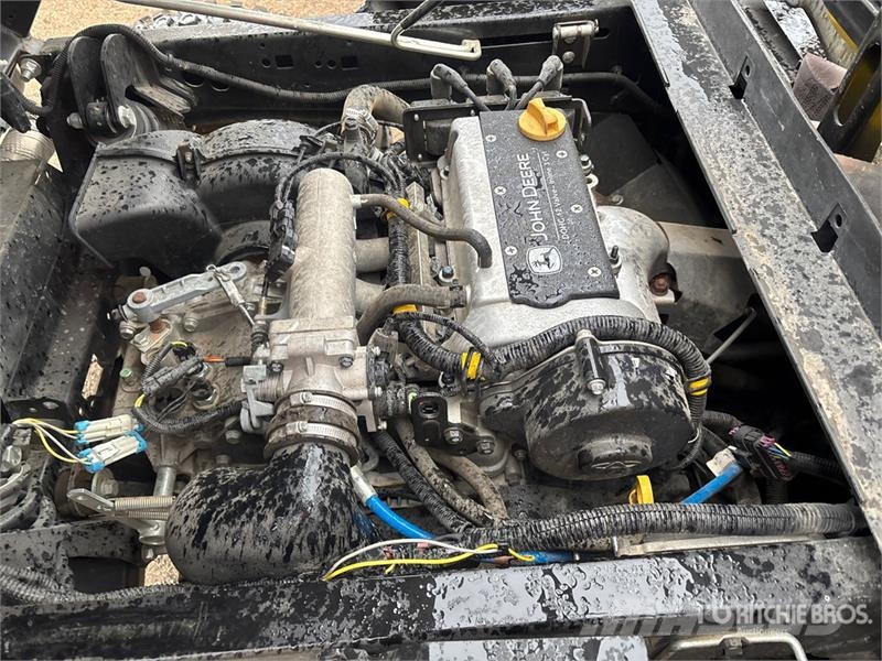 John Deere Gator 4X2 ماكينات منفعة عامة