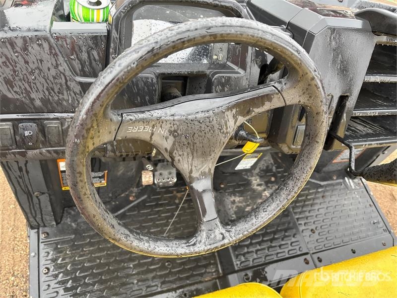 John Deere Gator 4X2 ماكينات منفعة عامة