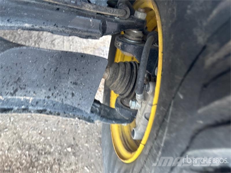 John Deere Gator 4X2 ماكينات منفعة عامة