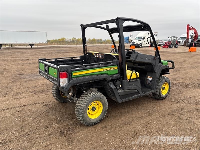 John Deere Gator 4X2 ماكينات منفعة عامة