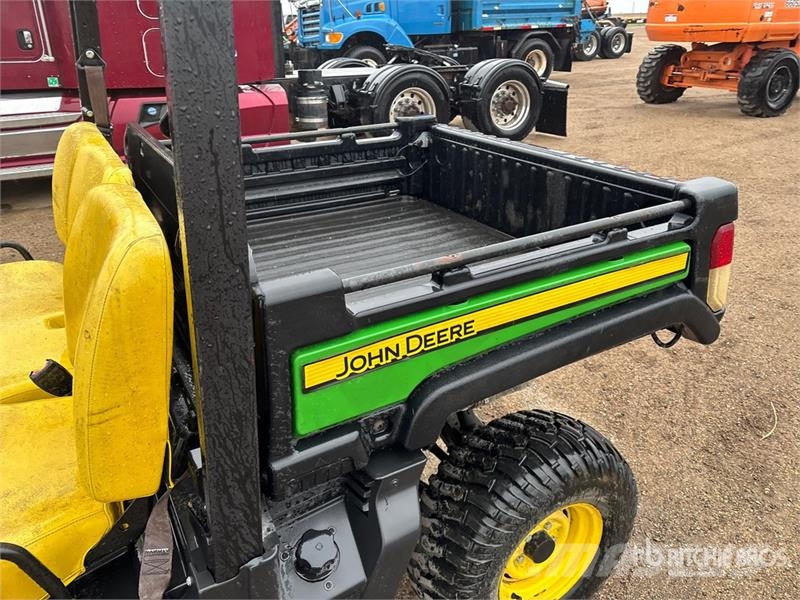 John Deere Gator 4X2 ماكينات منفعة عامة