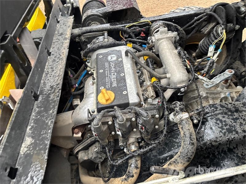 John Deere Gator 4X2 ماكينات منفعة عامة
