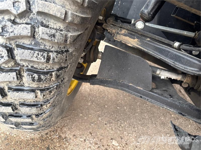 John Deere Gator 4X2 ماكينات منفعة عامة