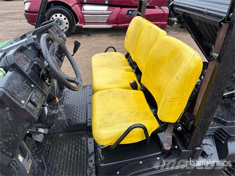 John Deere Gator 4X2 ماكينات منفعة عامة