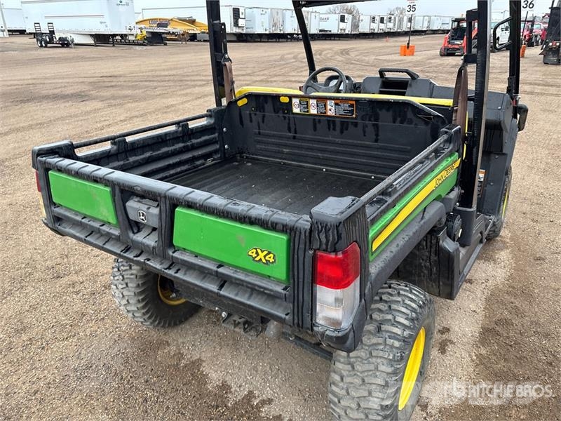 John Deere Gator 4X2 ماكينات منفعة عامة