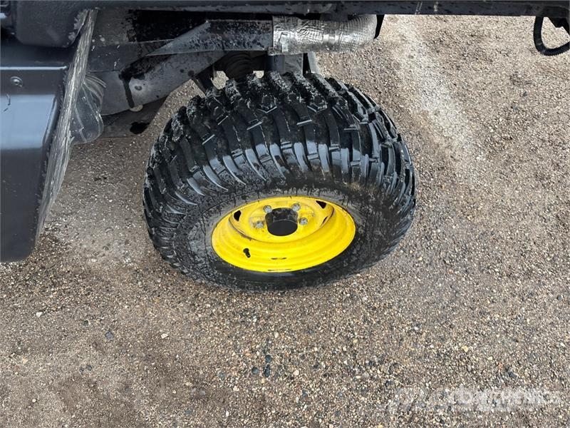 John Deere Gator 4X2 ماكينات منفعة عامة