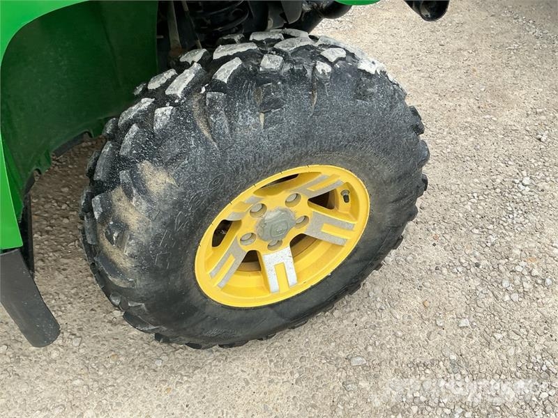John Deere Gator XUV Pomožni stroji