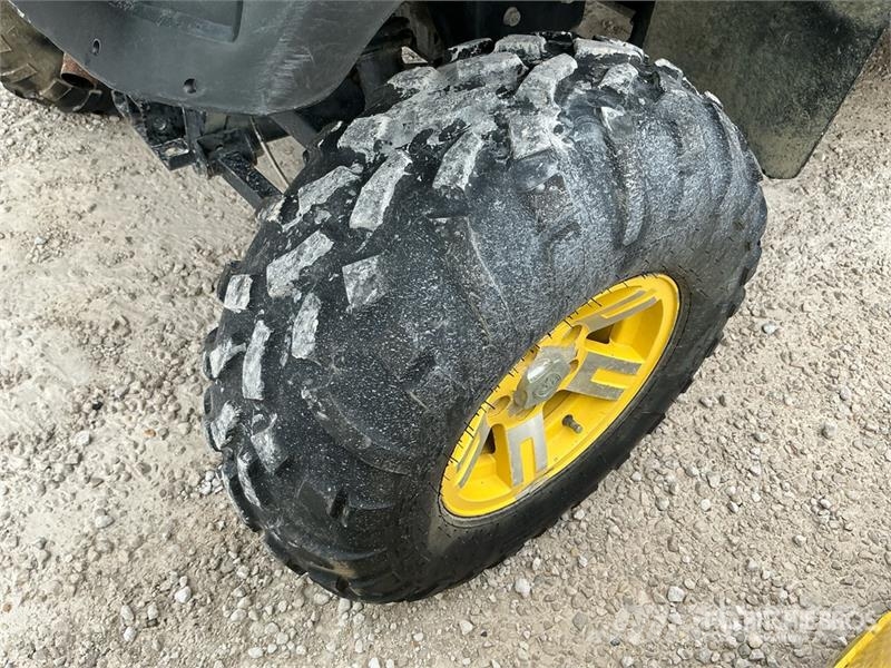 John Deere Gator XUV Pomožni stroji