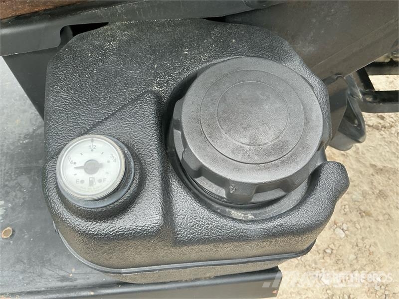 John Deere Gator XUV Pomožni stroji