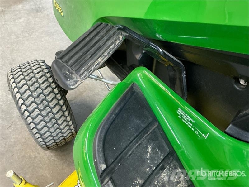 John Deere X350 Ride-On Lawn Mower Samojízdné sekačky