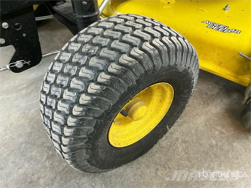 John Deere X350 Ride-On Lawn Mower Samojízdné sekačky