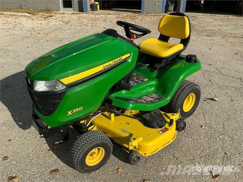 John Deere X350 Ride-On Lawn Mower Samojízdné sekačky