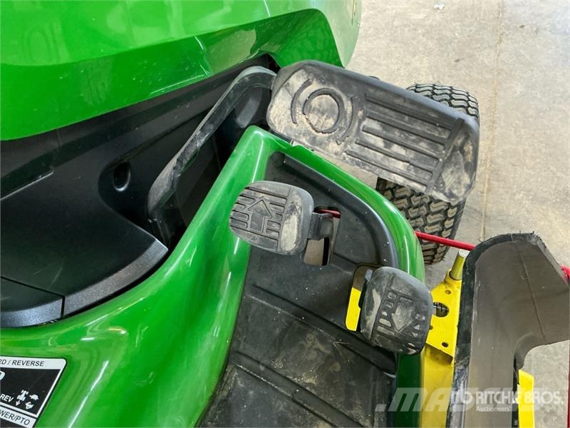 John Deere X350 Ride-On Lawn Mower Samojízdné sekačky