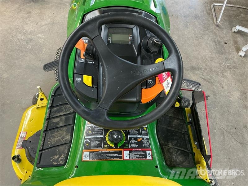 John Deere X350 Ride-On Lawn Mower Samojízdné sekačky
