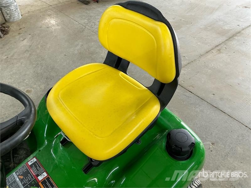 John Deere X350 Ride-On Lawn Mower Samojízdné sekačky