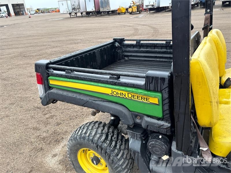 John Deere XUV835E 4x4 Utility Vehicle Arbeitsfahrzeuge