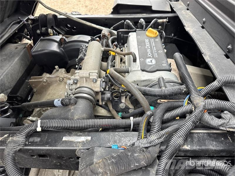 John Deere XUV835M 4x4 Utility Vehicle Masini utilitare