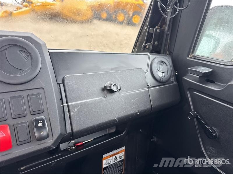 John Deere XUV835M 4x4 Utility Vehicle Masini utilitare