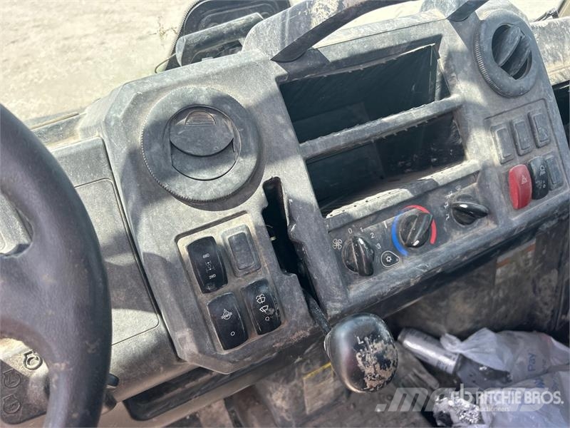 John Deere XUV835M 4x4 Utility Vehicle Redskapsbärare
