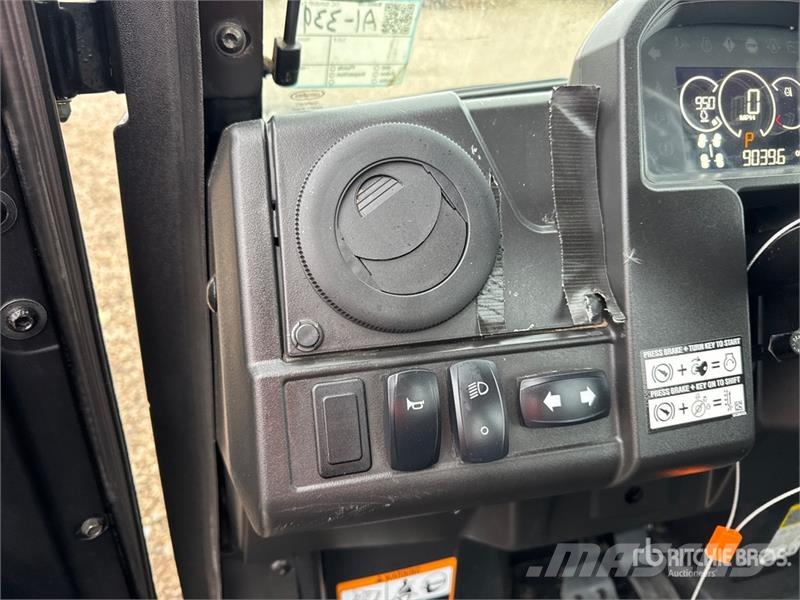 John Deere XUV835M 4x4 Utility Vehicle Masini utilitare
