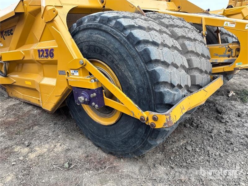 K-Tec 1236 4 Tire Hydraulic Pull Scraper Frezen