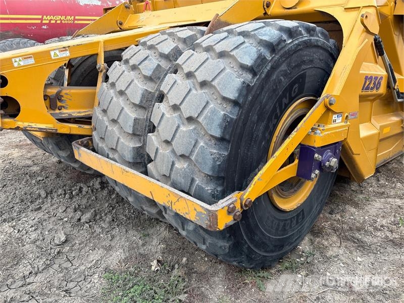 K-Tec 1236 4 Tire Hydraulic Pull Scraper Frezen
