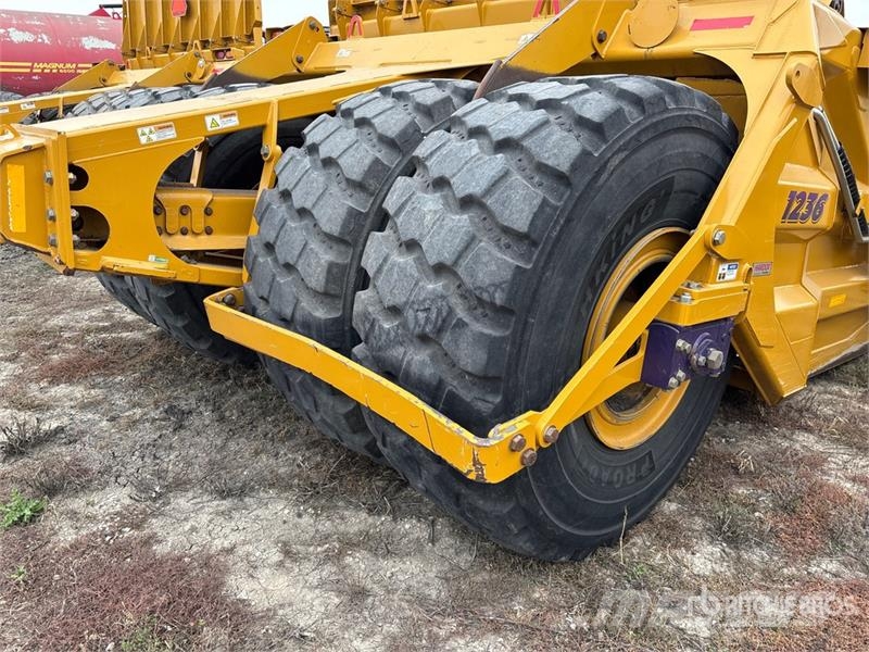 K-Tec 1236 4 Tire Hydraulic Pull Scraper Kaavinvaunut