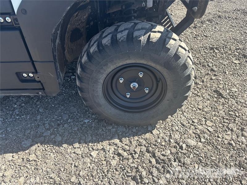 Kawasaki Pro-DXT 4x4 Utility Vehicle Pomoćne mašine