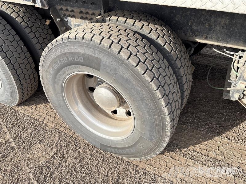 Kenworth NBT45 45 ton Straight Boom on Kenworth T800 10x4 B Vlakke laadvloer met kraan