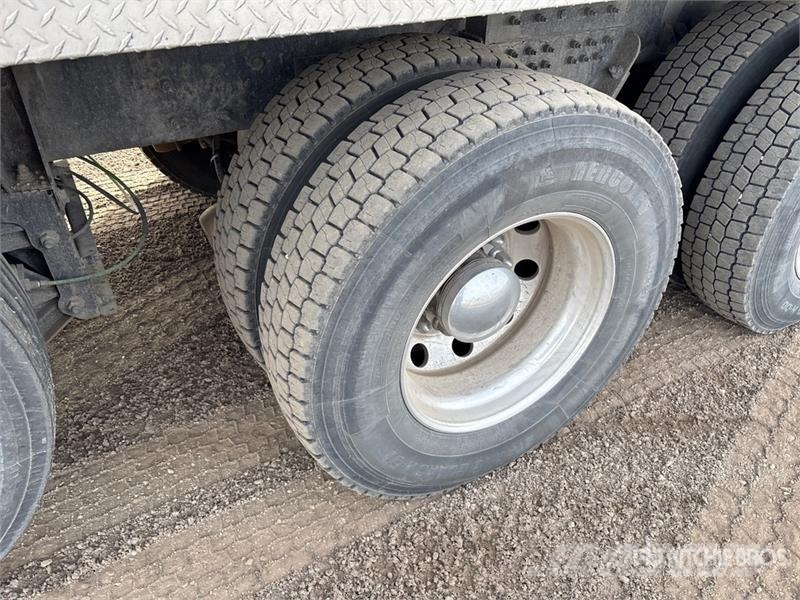 Kenworth NBT45 45 ton Straight Boom on Kenworth T800 10x4 B Vlakke laadvloer met kraan