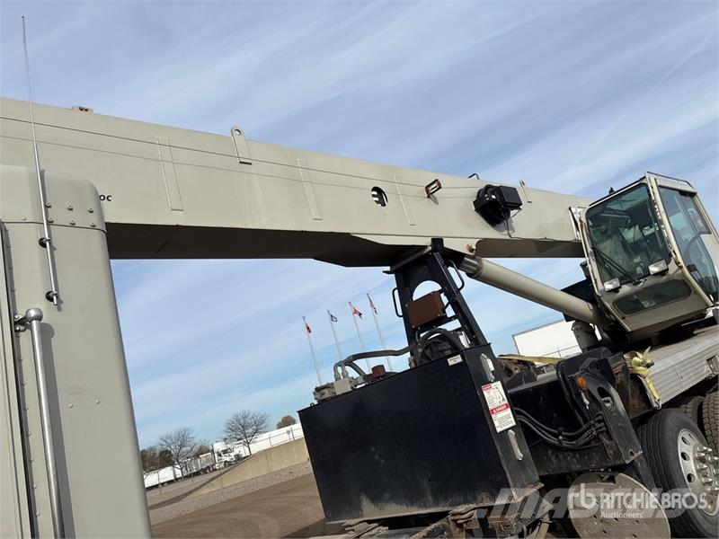 Kenworth NBT45 45 ton Straight Boom on Kenworth T800 10x4 B Vlakke laadvloer met kraan