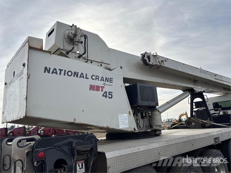 Kenworth NBT45 45 ton Straight Boom on Kenworth T800 10x4 B Vlakke laadvloer met kraan